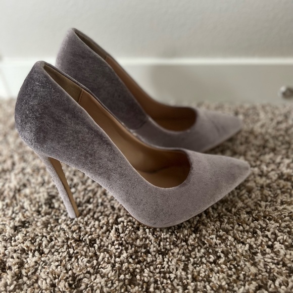 Lavender Pumps - Picture 2 of 2